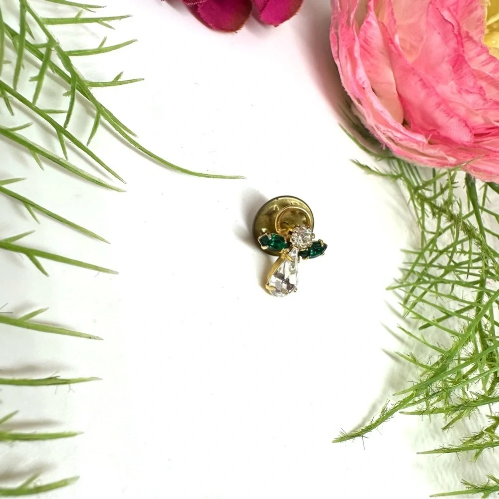 VINTAGE⚜️Dainty Angel Crystal Tack Pin